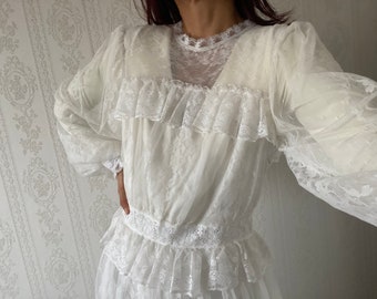 Vintage White Floral Lace Tiered Wedding Dress/ M