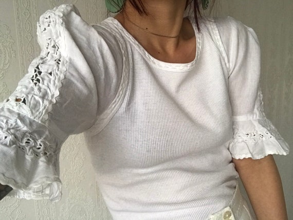 Vintage White ribbed Cotton puffed Laced Sleeve t-