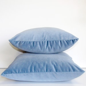 Funda de cojín de terciopelo de lujo azul nube hecha a pedido imagen 1