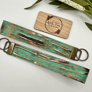 Llavero de pulsera de cuero turquesa rústico