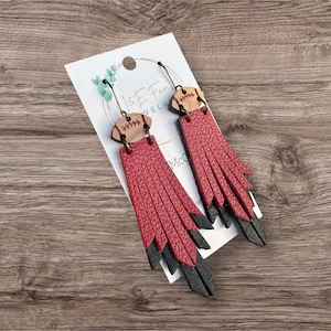 Rode en zwarte leren voetbaloorbellen met franje