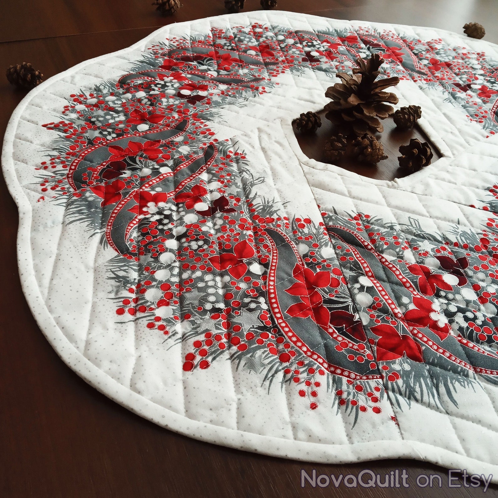 24 Christmas Tree Skirt 