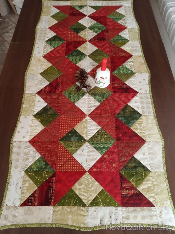 Quilted Tablerunner Red Green Christmas Table Runner Etsy