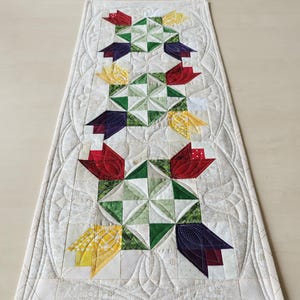 Quilted flower table runner - spring tulips on beige - 33" by 14" | Summer wall hanging | Floral table runner | Handmade mini quilt