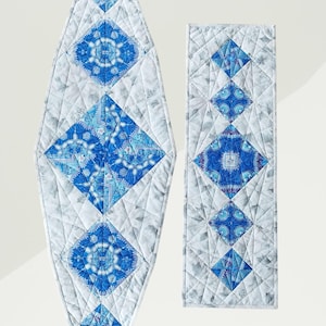 Runner da tavola natalizio, tovaglia trapuntata patchwork, trapunta caleidoscopica, runner blu argento bianco rifinito, decorazione moderna per la tavola di Natale