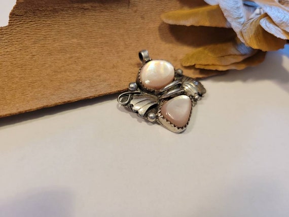 Vintage Mother of Pearl Pendant - image 4