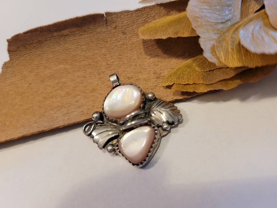 Vintage Mother of Pearl Pendant - image 3
