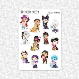 Op de afbeelding: Een stickervel met cartoon illustraties van Disney-schurken en hun handlangers. Het vel bevat personages als Maleficent en Cruella de Vil, met de tekst "PRETTY SHEEPY" en "VILLAIN SIDEKICKS". De stickers zijn kleurrijk en gedetailleerd.