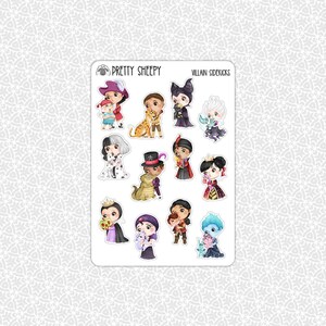Op de afbeelding: Een stickervel met cartoon illustraties van Disney-schurken en hun handlangers. Het vel bevat personages als Maleficent en Cruella de Vil, met de tekst "PRETTY SHEEPY" en "VILLAIN SIDEKICKS". De stickers zijn kleurrijk en gedetailleerd.