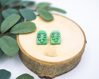 Monstera Arch Stud Earring / Green Polymer Clay Earring / Plant Stud Earring / Plant Mom Gift / Plant Lady Earring / Minimalist Style