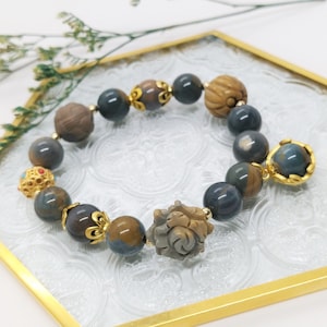 Alashan Agate - Claire L handmade only one Alashan Agate flower Bracelet #B007