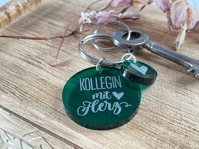 Colleague with heart Acrylic keychain Grün