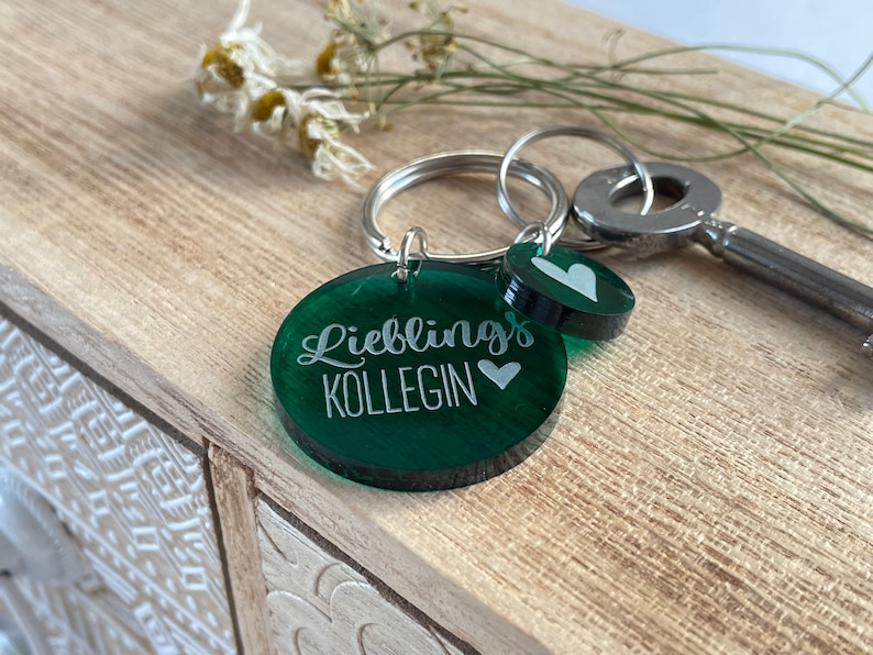 Favorite colleague with heart Acrylic keychain Grün