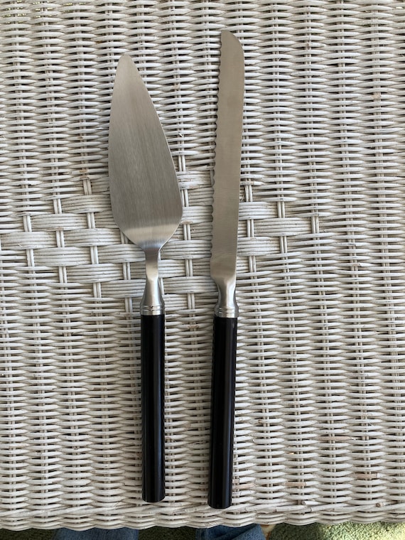 Wedding Cake Serving Set with Water Buffalo Horn handles