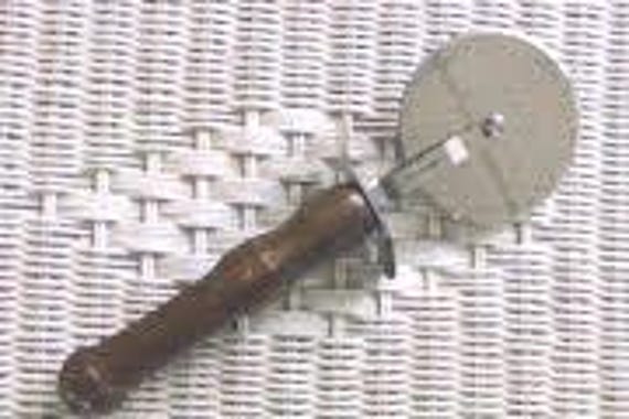 Pizza Cutter, 4 inch diamiter wheel, stainless steel with Bocote handle
