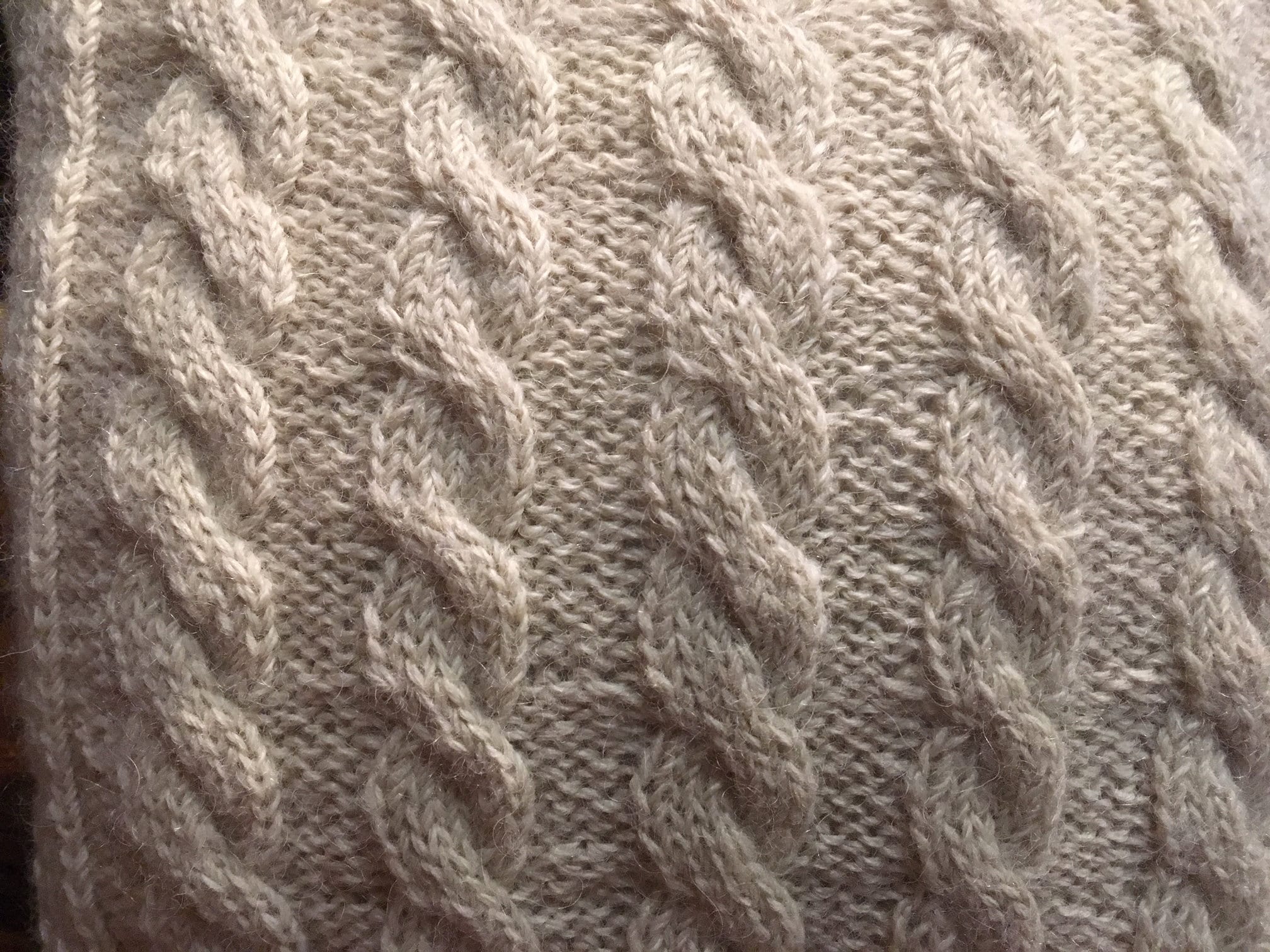 HOOLIGAN CUSHION cable knitting pattern for chunky yarn