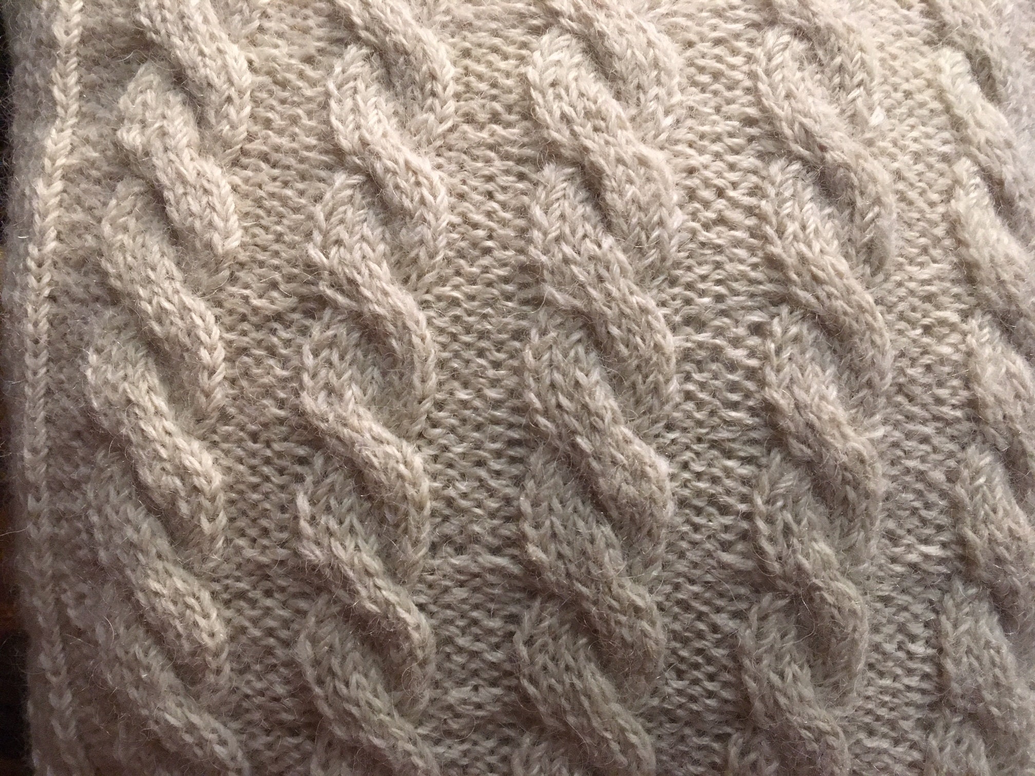 HOOLIGAN CUSHION cable knitting pattern for chunky yarn