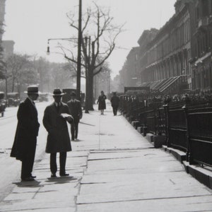 1928 Park Slope 9th Street Brooklyn NewC Foto Archival Stampa Scena Scena Salone Segno Marcelling Finger Waving Manicuring 1920 Cars