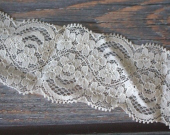 Dentelle élastique, 2 pouces de large, ivoire - 6 1/2 yards