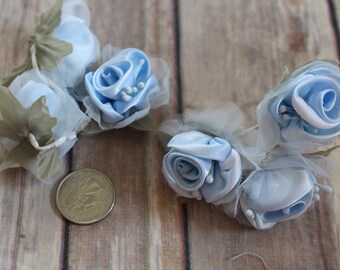 25 Fleur artisanale en satin bleu clair avec feuilles vertes-Wired Craft Flowers-Destash