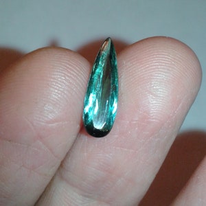 Obehandlad brasiliansk Paraiba-turmalin 1,7 ct päronslipad VS-kvalitet klarhet vintage-ädelsten skimrande ren oceanisk blå neonturkosgrön