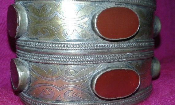 Antique bangle made from heavy solid brass with s… - image 3