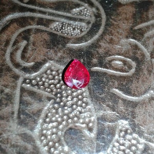0.72ct untreated unheated pear faceted natural ruby / red sapphire Earth mined loose natural gemstone for ring or pendant