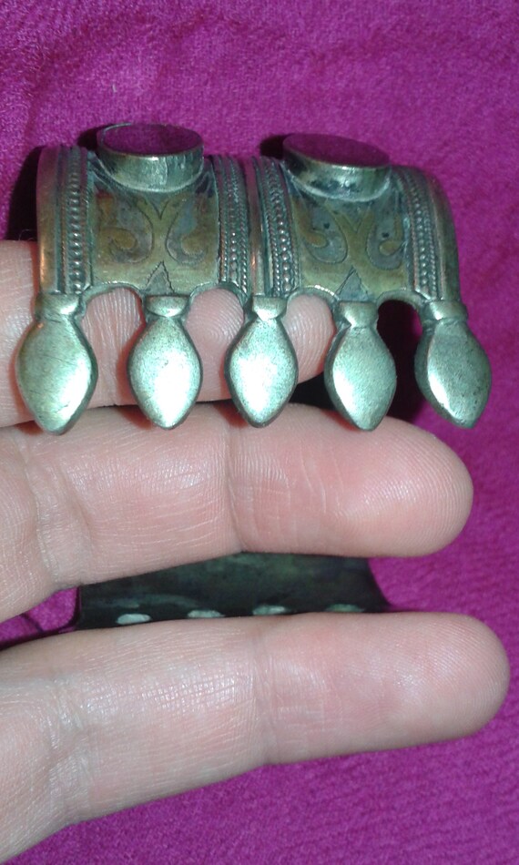 Antique bangle made from heavy solid brass with s… - image 6