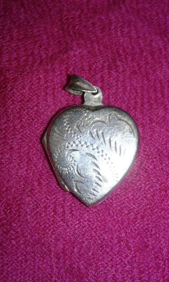 1960s Solid sterling silver heart shaped locket pe