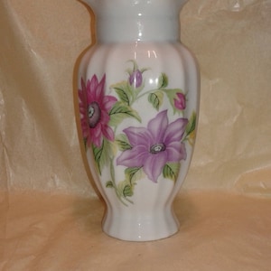 Bavarian porcelain European flower floral detailed painted decorative vase , dried or fresh flowers , home ornament , conservatory room