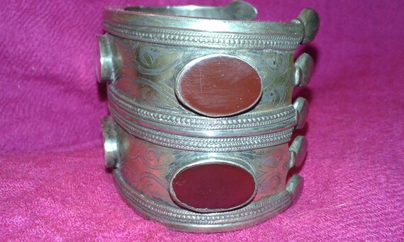 Antique bangle made from heavy solid brass with s… - image 5