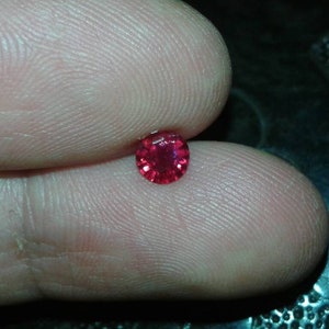 0.65ct untreated unheated vivid red ruby loose natural gems for solitaire rings and trilogy rings over half carat
