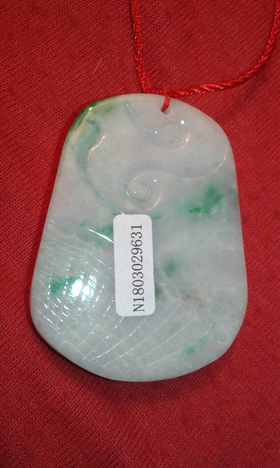 本翡翠如意手彫り彫刻ペンダントトップお守り 本翡翠如意手彫り彫刻ペンダントトップお守り