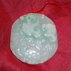Tortuga quimera de jadeíta sin tratar Cola de dragón Talla en relieve de RuYi Joyería natural extraída de la tierra