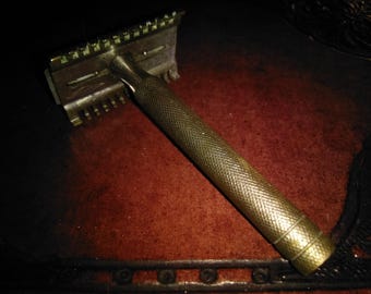 1950s Gillette mens razor - retro vintage yesteryear grooming product - Treasurentreats Prelovedbargains luxury boutique store shop