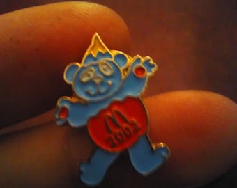 2002 Mcdonalds - Blue and red enamel teddy bear badge - Treasurentreats Prelovedbargains collectible novelty boutique