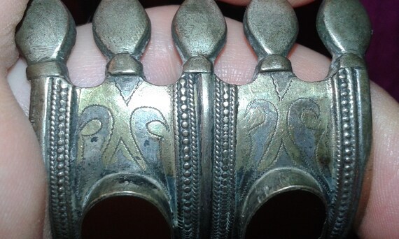 Antique bangle made from heavy solid brass with s… - image 9