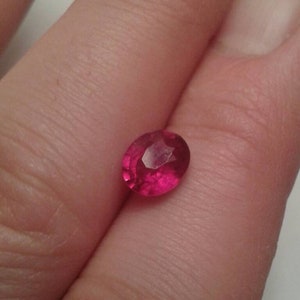 Obehandlad ouppvärmd jordbrytning 1,7 karat Madagaskar rubin rosa röd safir lös naturlig ädelsten för infattning, samlande, engagemang