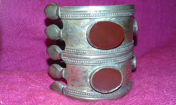 Antique bangle made from heavy solid brass with s… - image 4