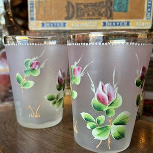 Verres vintage peints à la main dépoli, motif floral