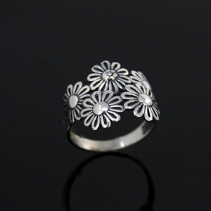 Blumen Ring aus Sterlingsilber, Silber Gänseblümchen Ring, Blumen Cluster oxidierter Ring, Anillo De Flores, Boho Ring, Wildblumen Ring