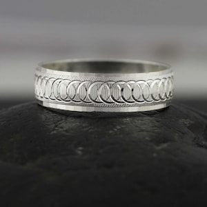 Silver Wedding Band, Silver Wedding Ring, Diamond Cut Silver Band, Sterling Silver Ligth Band, Womens Wedding Band, Mens Wedding Band