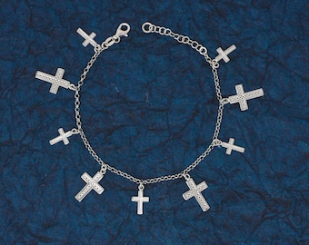 Pulsera con múltiples cruces, pulsera cristiana con dijes de plata de ley, pulsera con cruz de plata de ley, pulsera religiosa, joyería católica