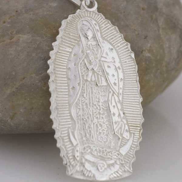 Médaille Notre-Dame de Guadalupe en argent sterling, collier Vierge de Guadalupe, pendentif Vierge de Guadalupe, Vierge Marie « Ave Maria - Je vous salue Marie »