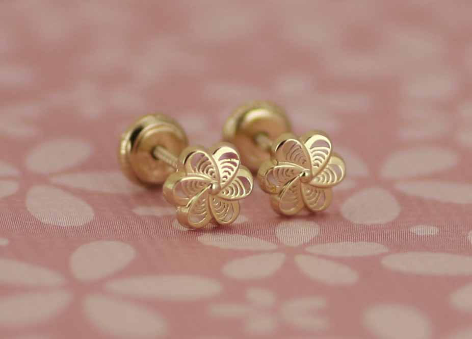Flower Earrings Flower Stud Earrings 14k Gold Earrings for Girls Earrings Stud Earrings for Women 14k Gold Hypoallergenic Stainless Steel for Sensitive Ears Daisy Studs Celeb Approved 