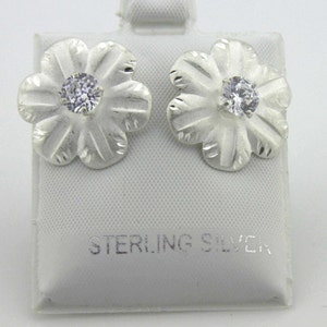 Big Flower Mate with Stone Earring , Sterling Silver Flower  Stud, Silver Flower Post  Earrings, Arete Flor Satinada  en Plata