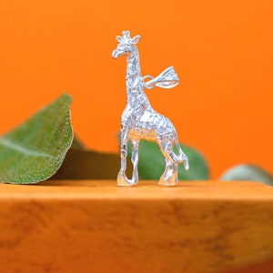 Silver Giraffe Necklace, Sterling Silver Giraffe Pendant, Jirafa, Animal Necklace, Zoo Jewelry, Animal lovers, Perfect Gift