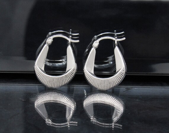 Silver shrimp earrings deals