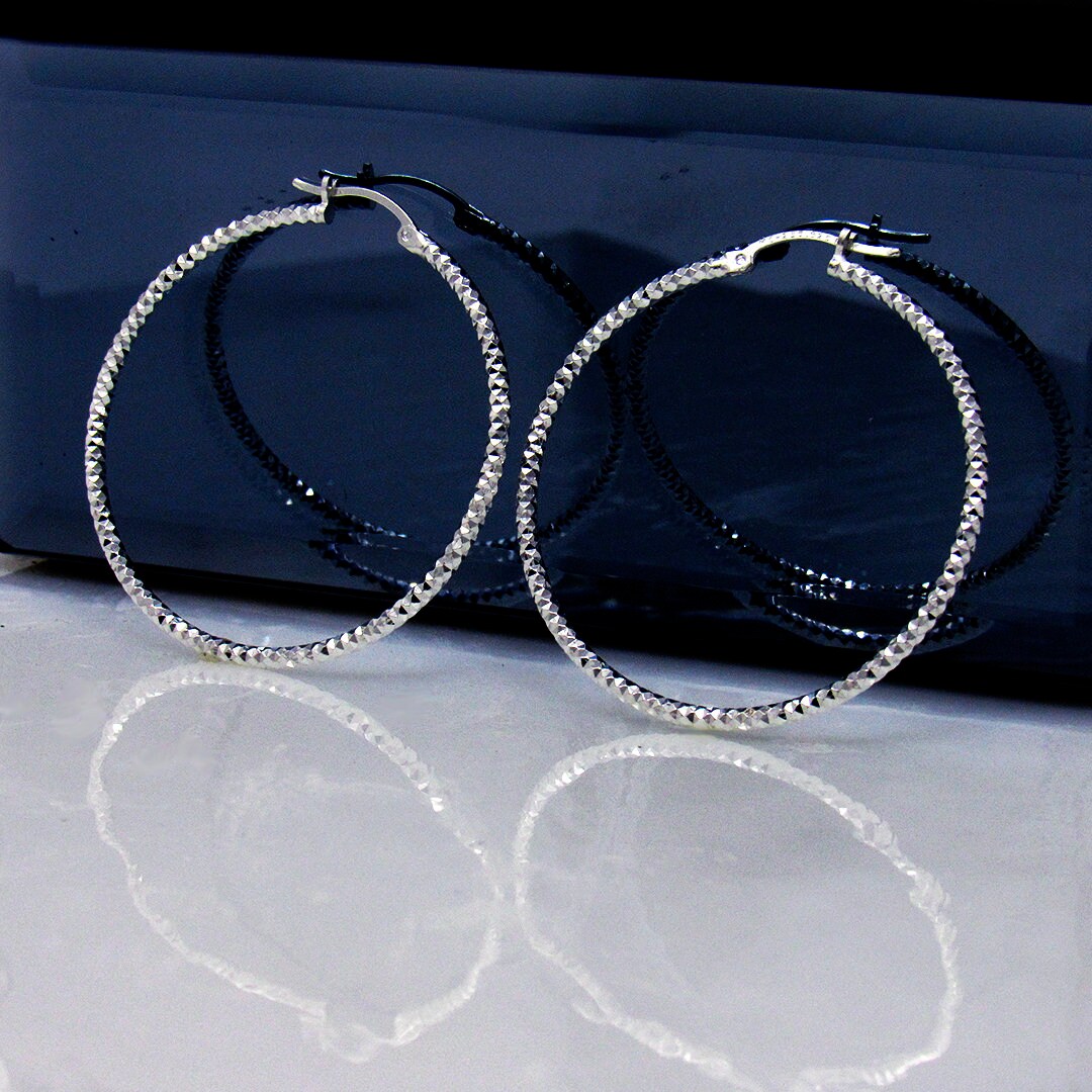 40MM Sterling Silver 3MM Diamond Cut Round Hoop Earrings 40MM Sterling Silver 3MM Diamond Cut Round Hoop Earrings