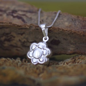 UNALLOYED★韓国★人気★男女兼用★FLOWER NECKLACE / SILVER S48aff433082149ed9cd34f1429d18